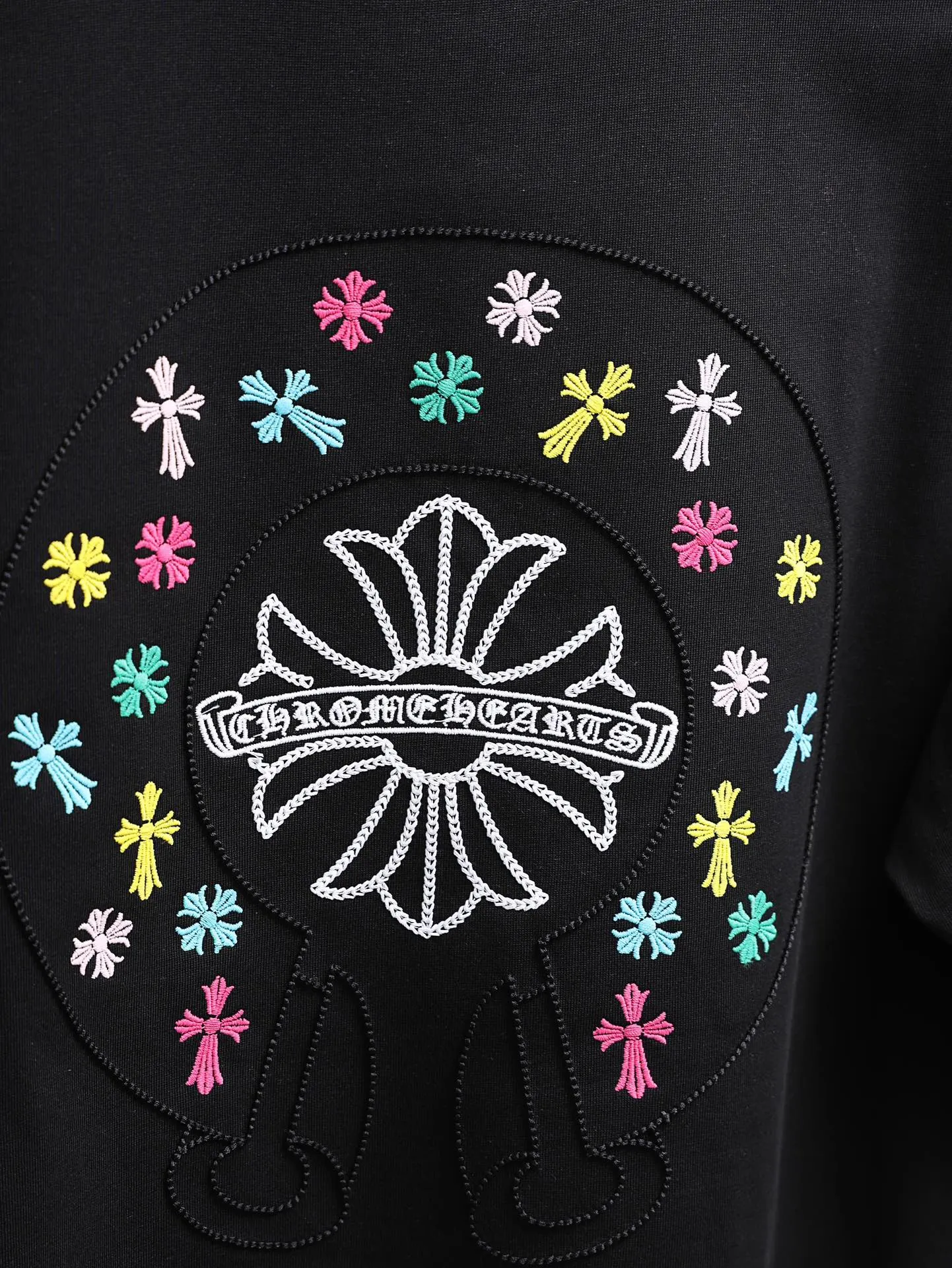 P170 Chrome Hearts* 2꯭0꯭2꯭6 new spring and summer style ❤️ Original ⌚️ high version Chrome Hearts The fabric is made of 280g high-density pure cotton. It does not deform or shrink. Process introduction: double thread movement on the chest. The back panel uses overlapping embroidery🪡 process➕the back panel towel rope embroidery process. Color: black SIZE: S-XXL